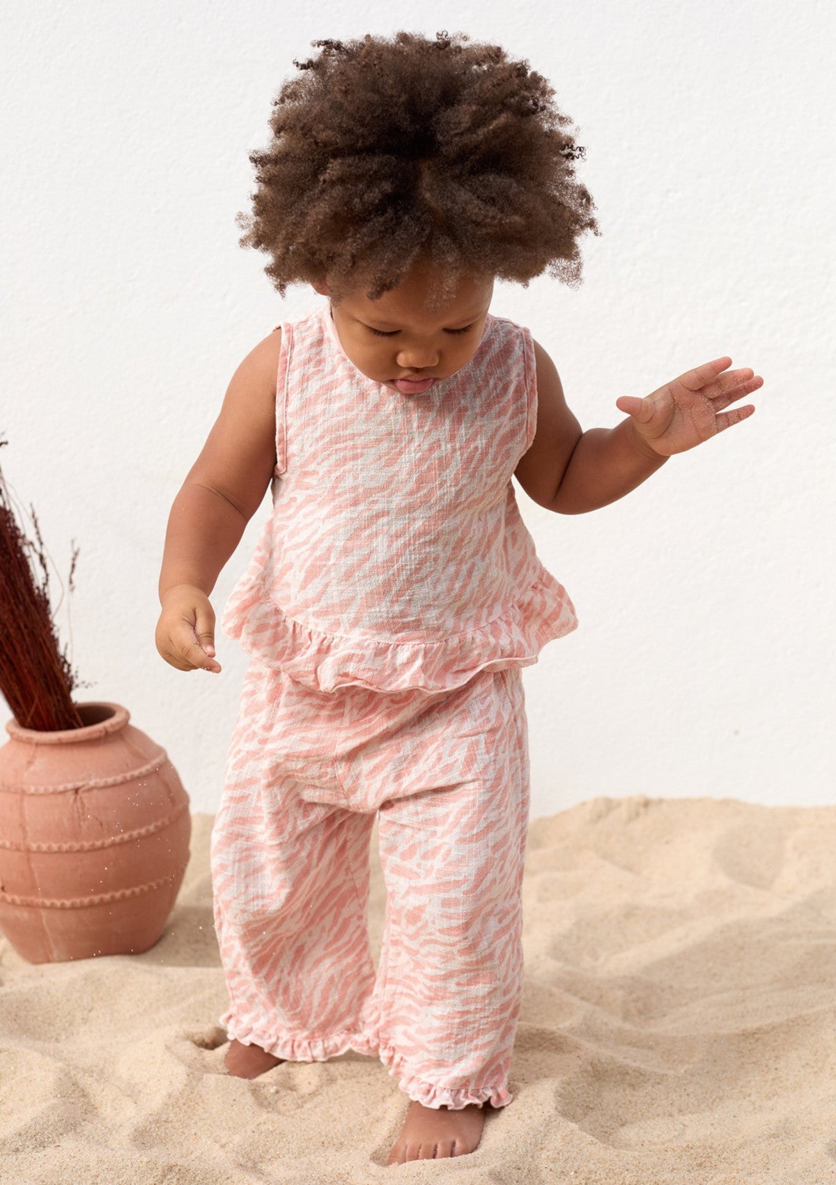 Calça com botão de coco decorativo - PLAYUP