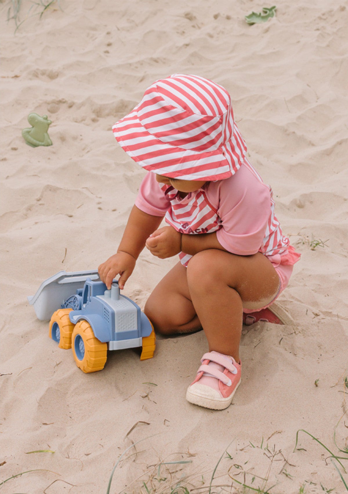 Blue Excavator - Monnëka