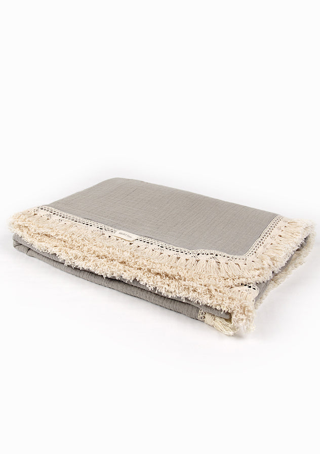 Blanket with fringes