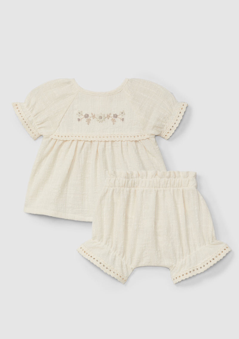 Blouse and shorts set with embroidery and lace details - SNUG