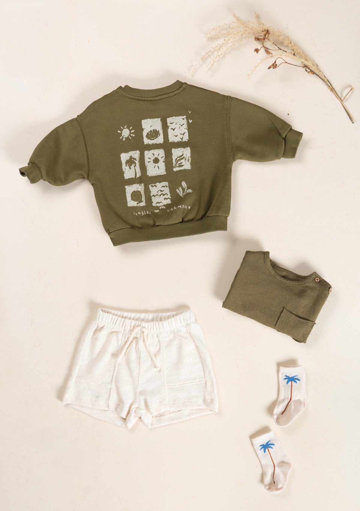 Sweater with design on the back - PLAYUP